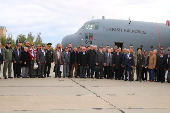 Zəfər Günü ərəfəsində türkiyəli qazilər Bakıya səfər edib - FOTO